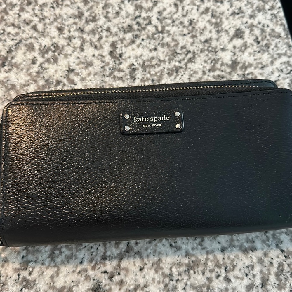 Kate Spade wristlet ♠️